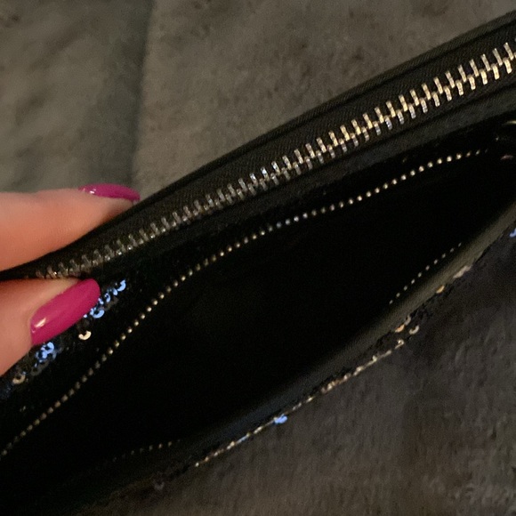 Victoria’s Secret zip bag - Picture 5 of 7